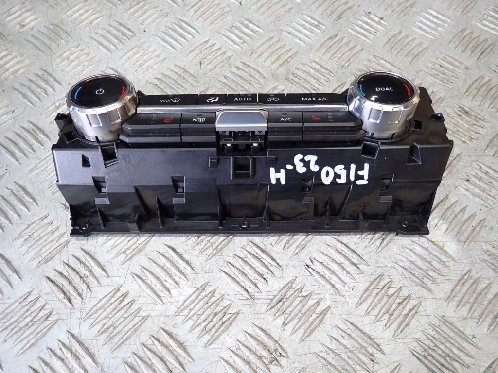 Panel klimatyzacji nawiewu Ford F150 3.5 XLT z 2025 roku, część samochodowa marki Autolandparts, widoczny detal wnętrza.