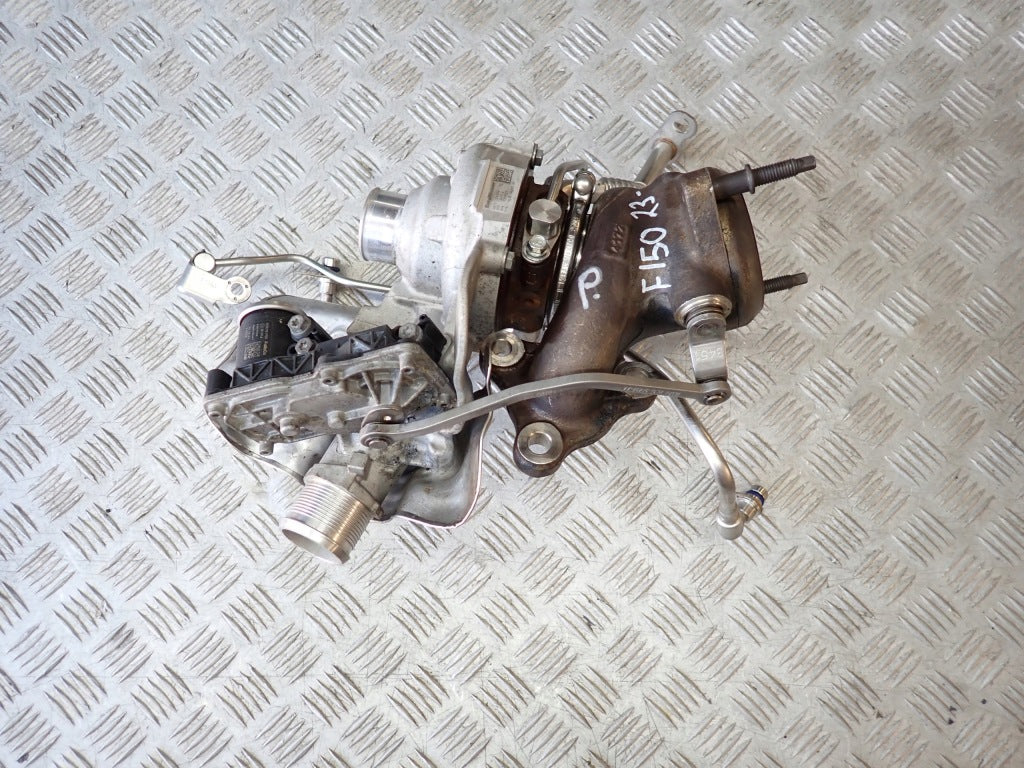 Turbosprężarka prawa do Ford F150 3.5 Ecoboost 2024 i Raptor 2024, część marki Autolandparts, widoczna na zdjęciu.