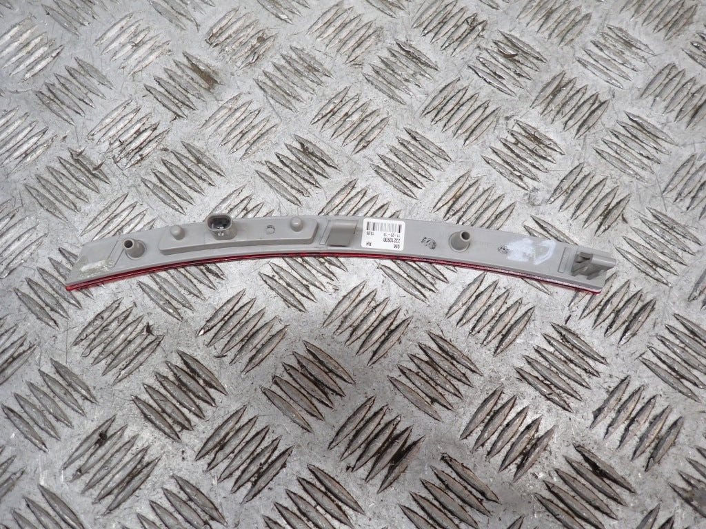 Obrysówka Tylnego Zderzaka Lampa Obrysowa Chevrolet Corvette C7 2014-