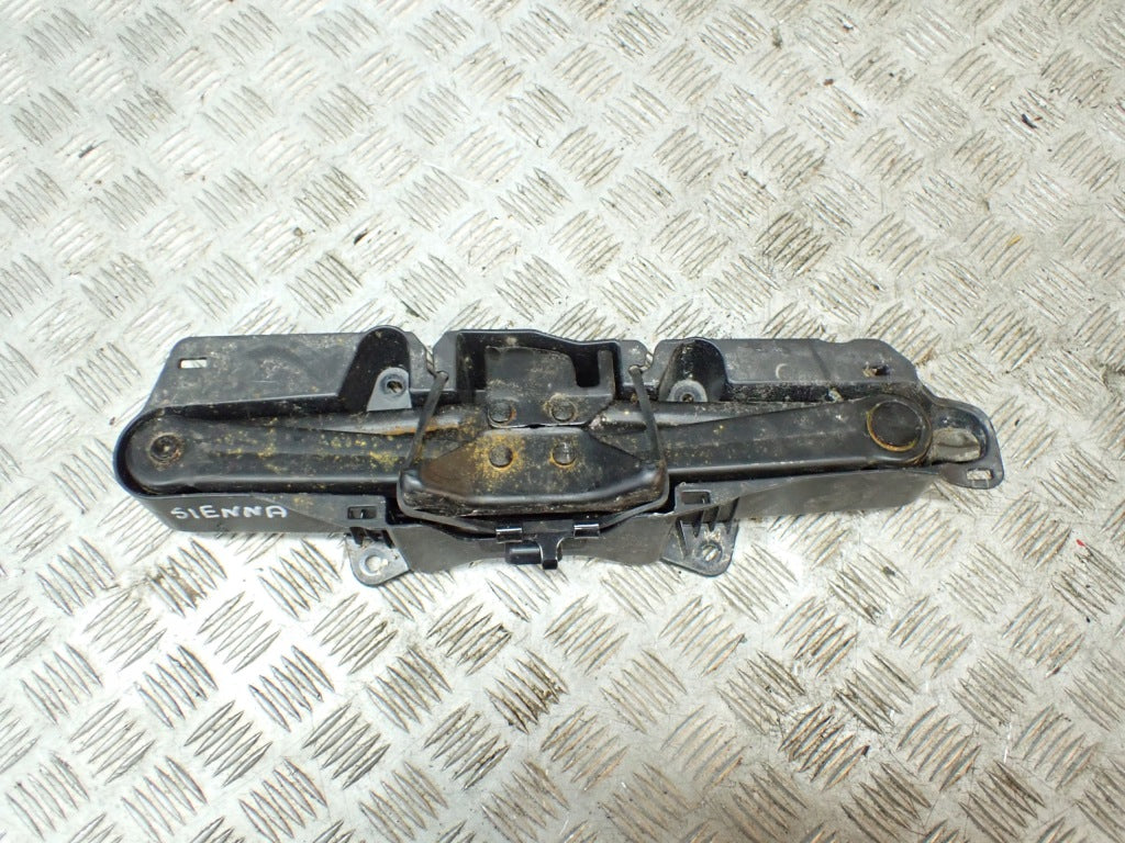 Car Jack – Toyota Sienna XL40 2021 Mounting Bracket