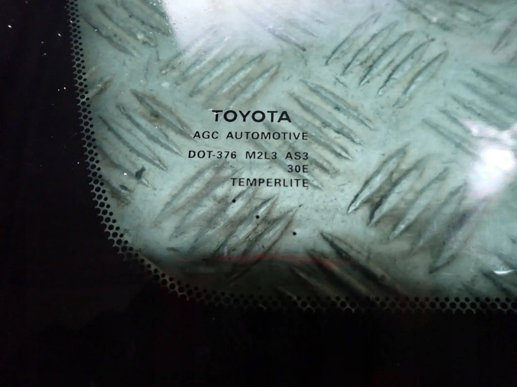 Szyba Karoseryjna Lewa z Chromem Toyota Sienna 2021