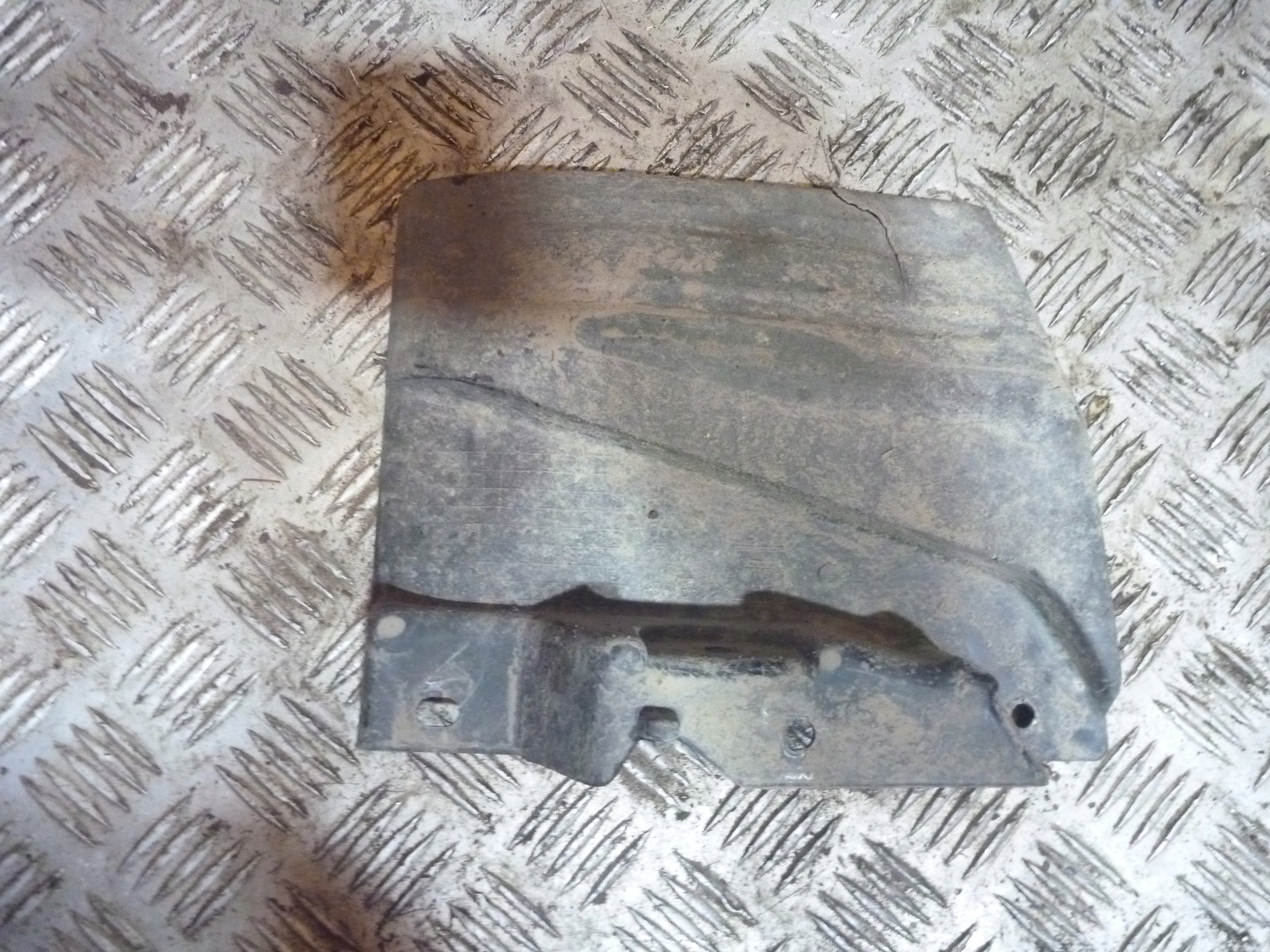 Chlapacz Prawy Tylny Chevrolet Silverado 2014