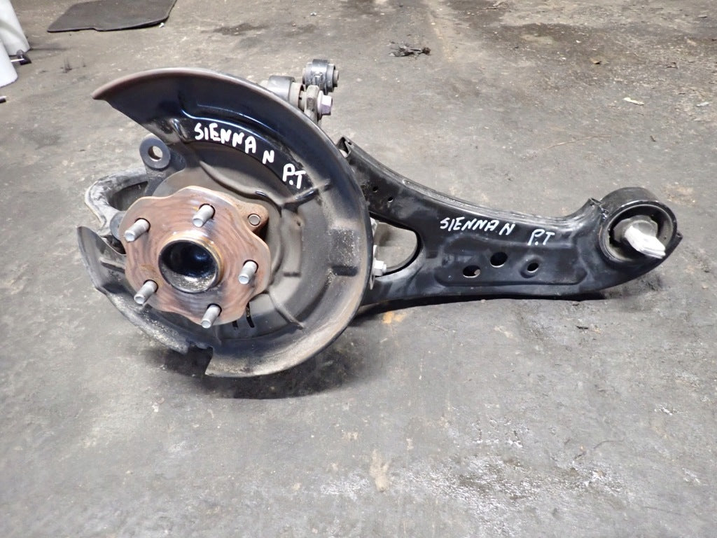 Zawieszenie Prawe Tylne Kpl Zwrotnica Wahacz Piasta Toyota Sienna XL40 2021