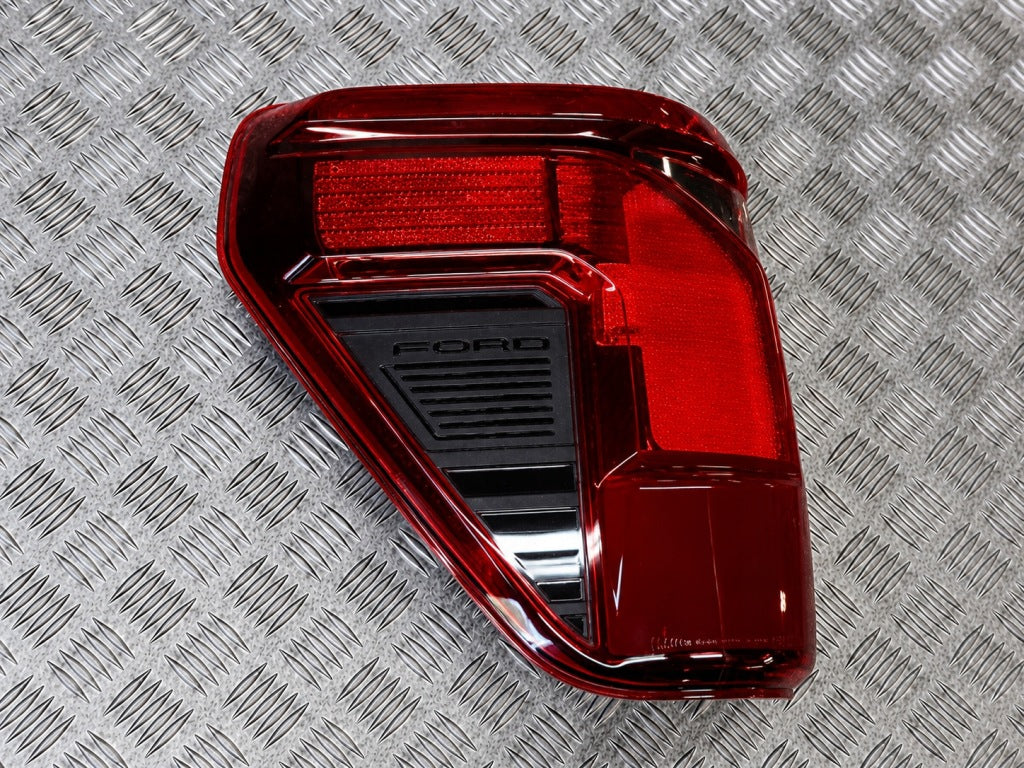 Lampa tylna lewa do Ford F150 Crew Cab 2025, lampa boczna Blind Spot, Autolandparts, montaż na lewym tylnym błotniku