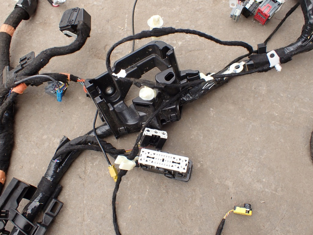 Wiązka wnętrza kabiny do Ford F150 3.5 Powerboost Hybrid 2025, część instalacyjna, przedstawiona na zdjęciu.