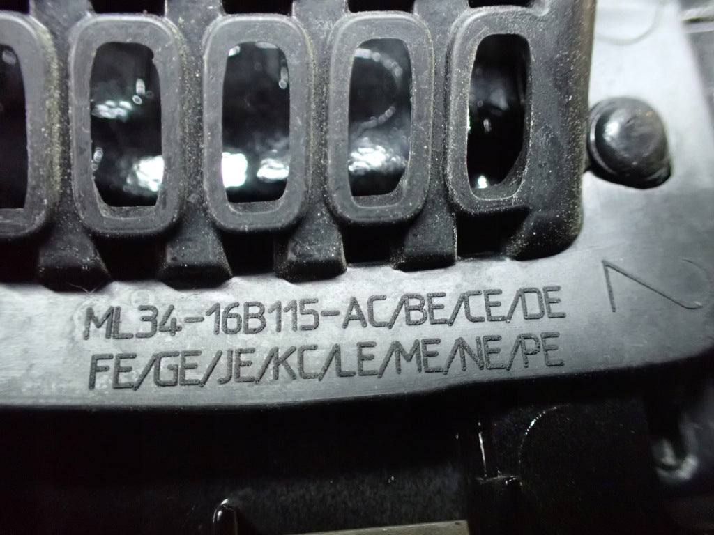 Emblemat błotnika lewy przedni do Ford F150 XLT 2021- Autolandparts, widoczny na zdjęciu.