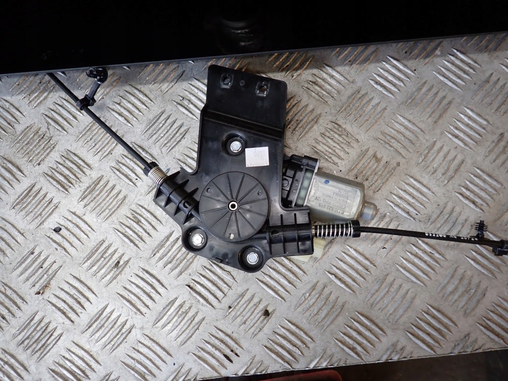 Tylna przesuwna szyba z silniczkiem do Ford F150 2021+ wersja XLT Crew Cab, część zamienna marki Autolandparts