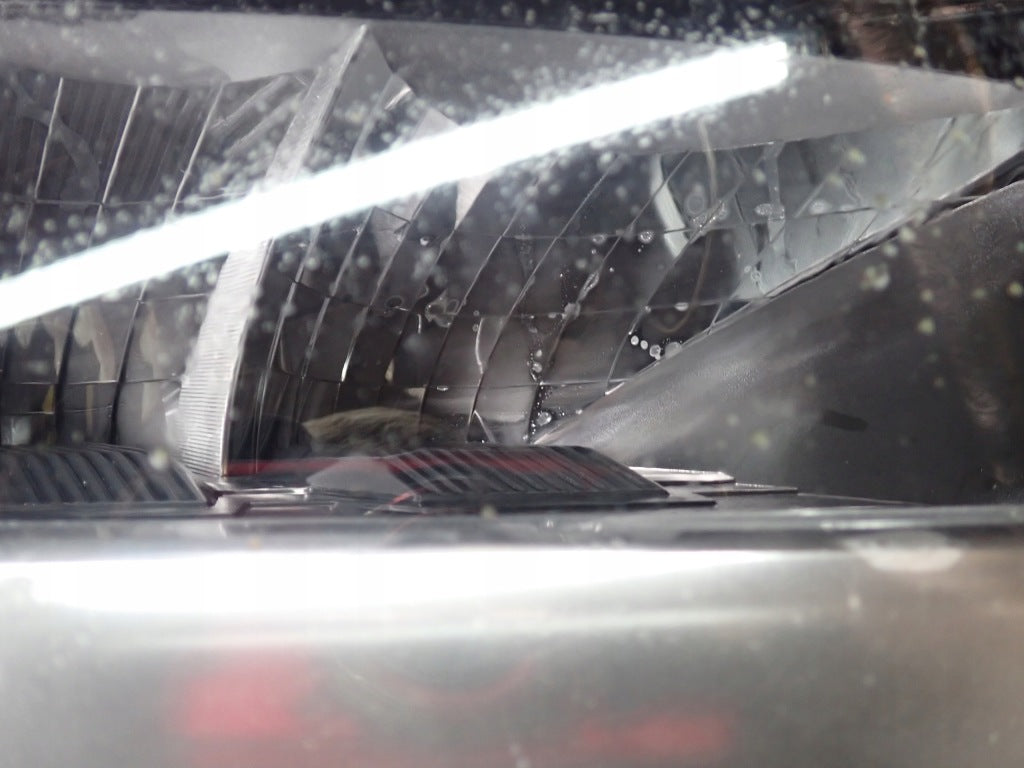 Reflektor prawa przednia do Toyoty Tundra i Sequoia 2022, autolampy marki Autolandparts, montaż z przodu pojazdu.