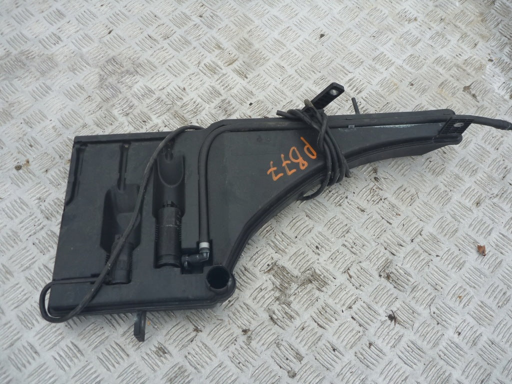 Maserati Quattroporte 13- Windshield Washer Reservoir