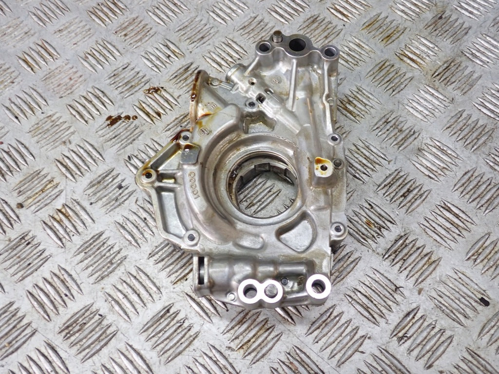 Pompa oleju silnika Chevrolet Tahoe Suburban L84 5.3 i 6.2, rok 2021, Autolandparts, widok na element pompy.