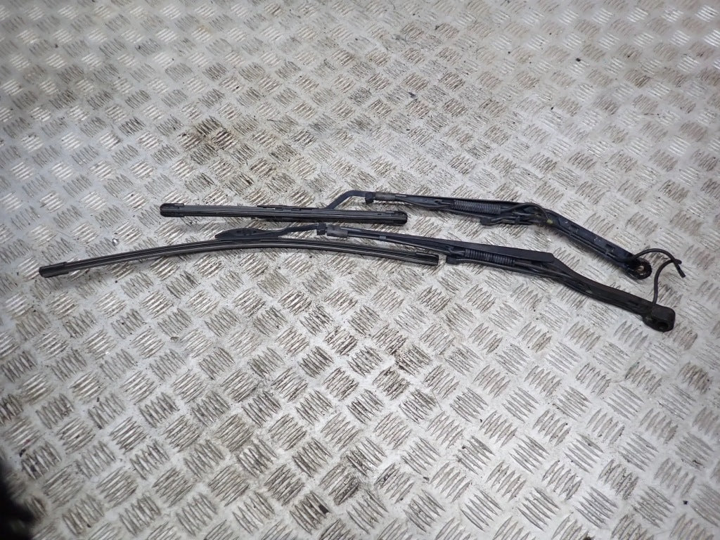 Wiper Arms and Blades Set Chevrolet Corvette C5