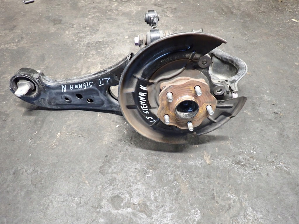 Zawieszenie Lewe Tylne Kpl Wahacz Zwrotnica Piasta Toyota Sienna XL40 2021