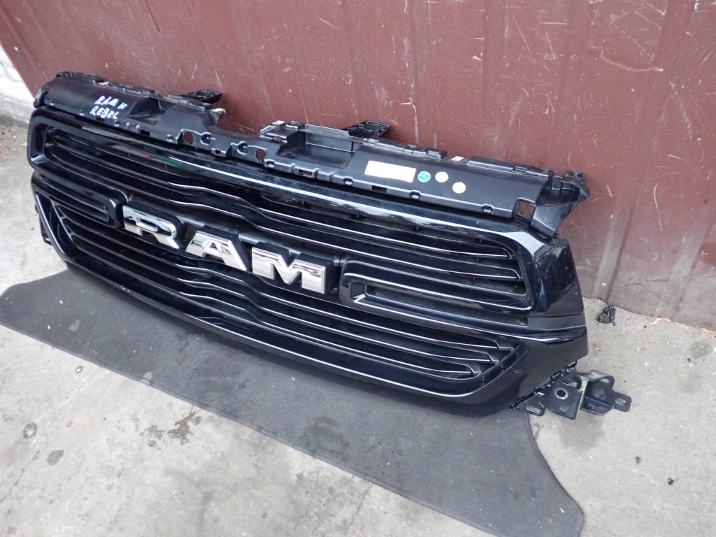 Atrapa Grill Przedni Czarny Dodge RAM V Laramie 2019-