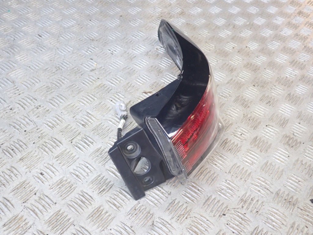 Lampa Tylna Prawa Zewnętrzna Toyota Sienna XL40 2021