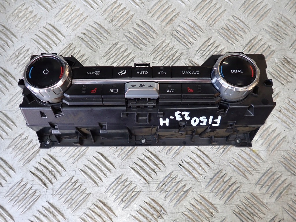 Panel nawiewu klimatyzacji do Ford F150 3.5 XLT 2025, część samochodowa marki Autolandparts, widoczny detal panelu.