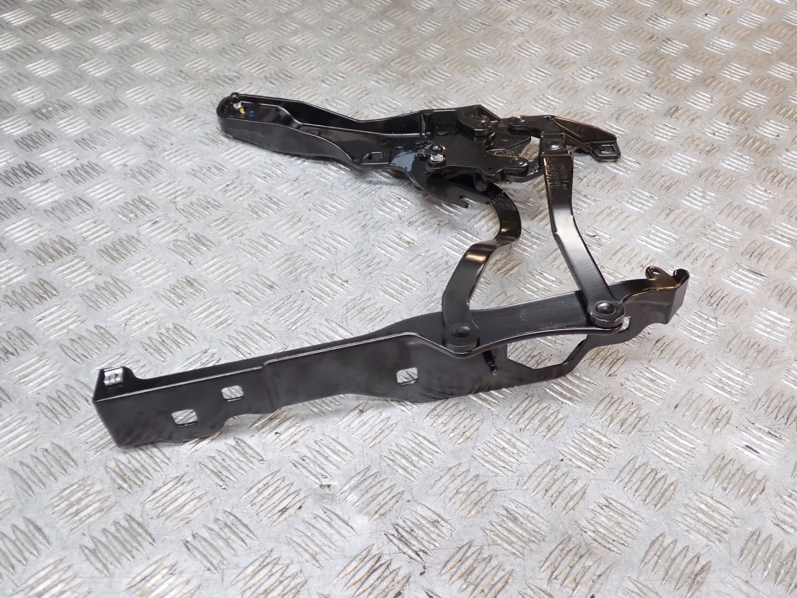 Zawias Klapy Dachu Prawy Chevrolet Corvette C7 3LT Cabrio 2014-