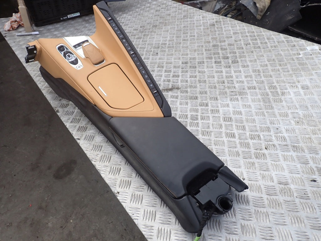 Osłona Pokrętła Nawigacji Radia Chevrolet Corvette C8 20-