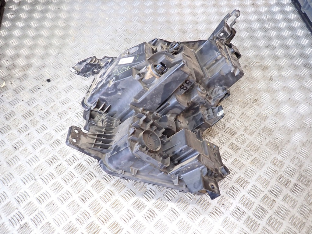 Reflektor Prawy Lampa Przednia Prawa Chevrolet Suburban Tahoe 2021-