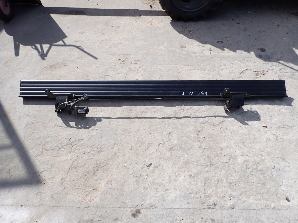 Stopień Próg Prawy Cadillac Escalade Chevrolet Suburban GMC Yukon 2021-