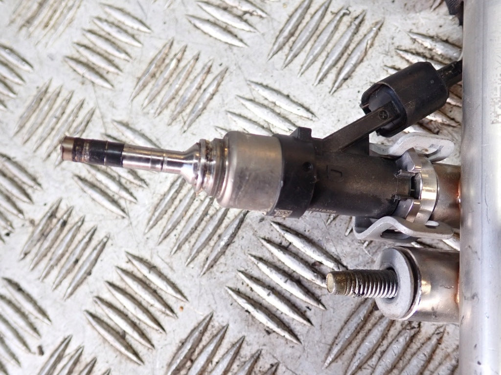 Fuel injector for the Chevrolet Tahoe and Suburban L84 5.3 and 6.2 engines; Autolandparts spare parts shown in the picture