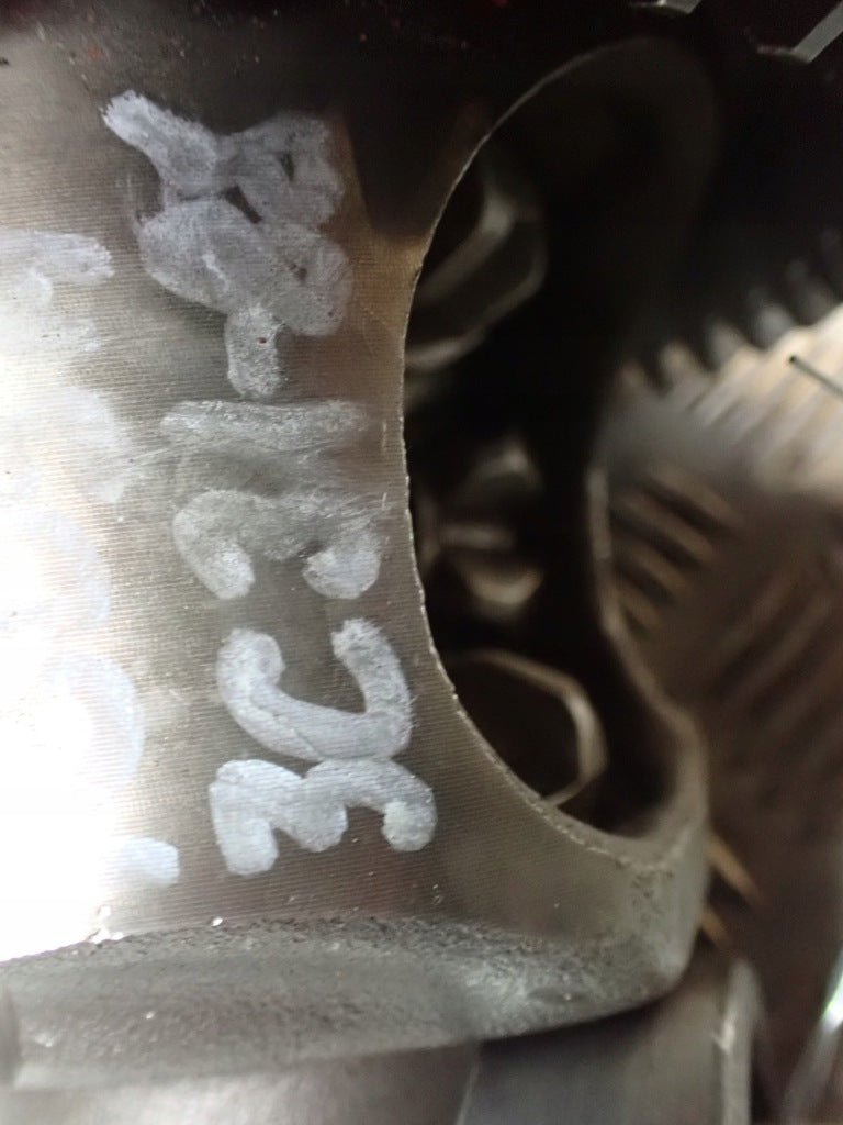 Wkład tylnego mostu KPL z przełożeniem 3.31 do Ford F150 2021- marki Autolandparts, widok na komponenty mechaniczne