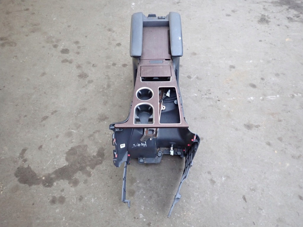 Center Tunnel Armrest Toyota Sienna XL40 2021