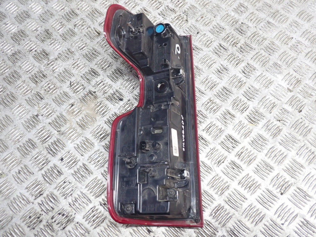 Right Rear LED Tail Light Chevrolet Silverado 2019-