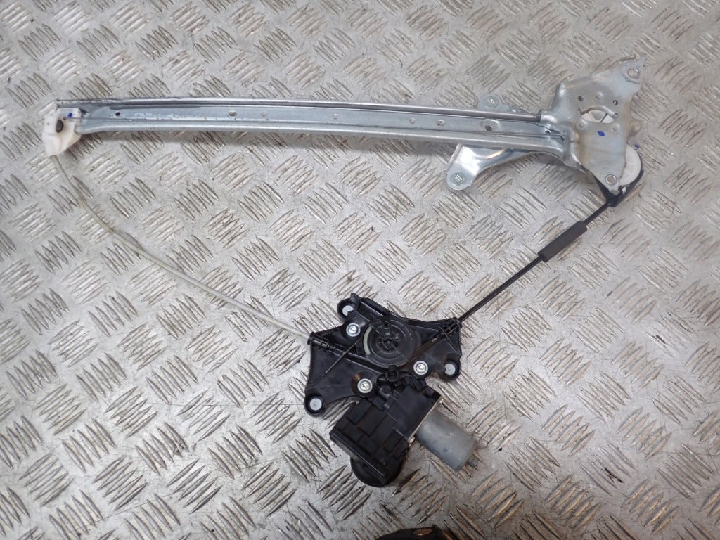 Podnosnik szyby Prawy Przedni Przód Toyota Sienna XL40 2021