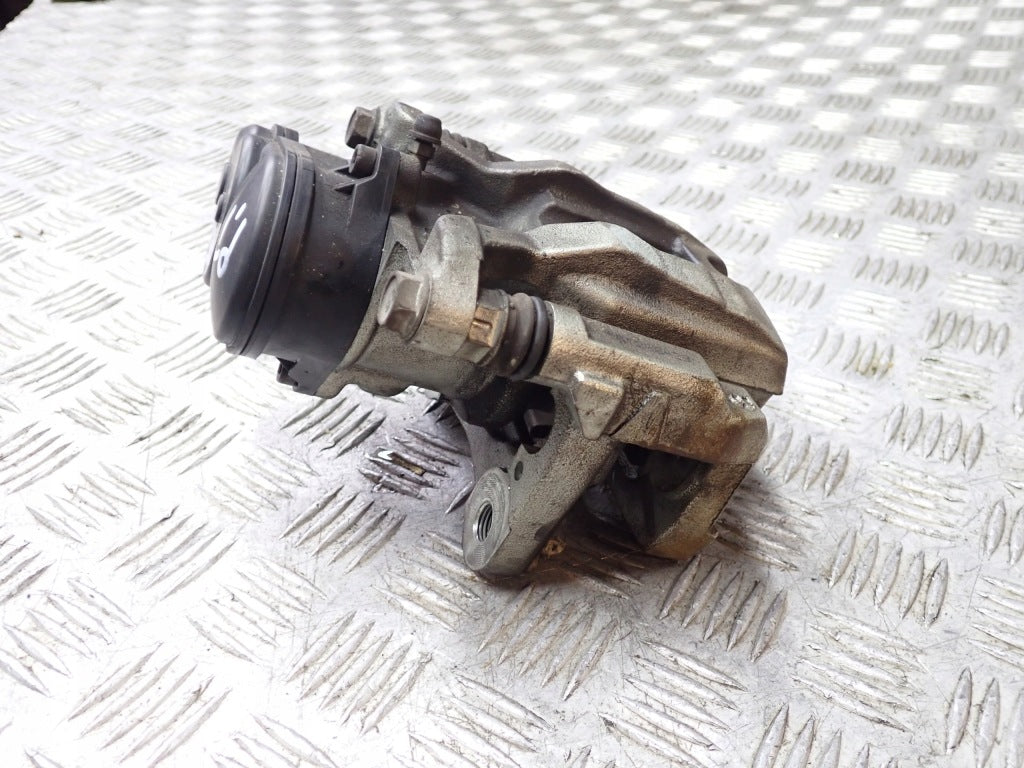 Zacisk Hamulcowy Prawy Tylny Kpl. z Silniczkiem Toyota Sienna 2021