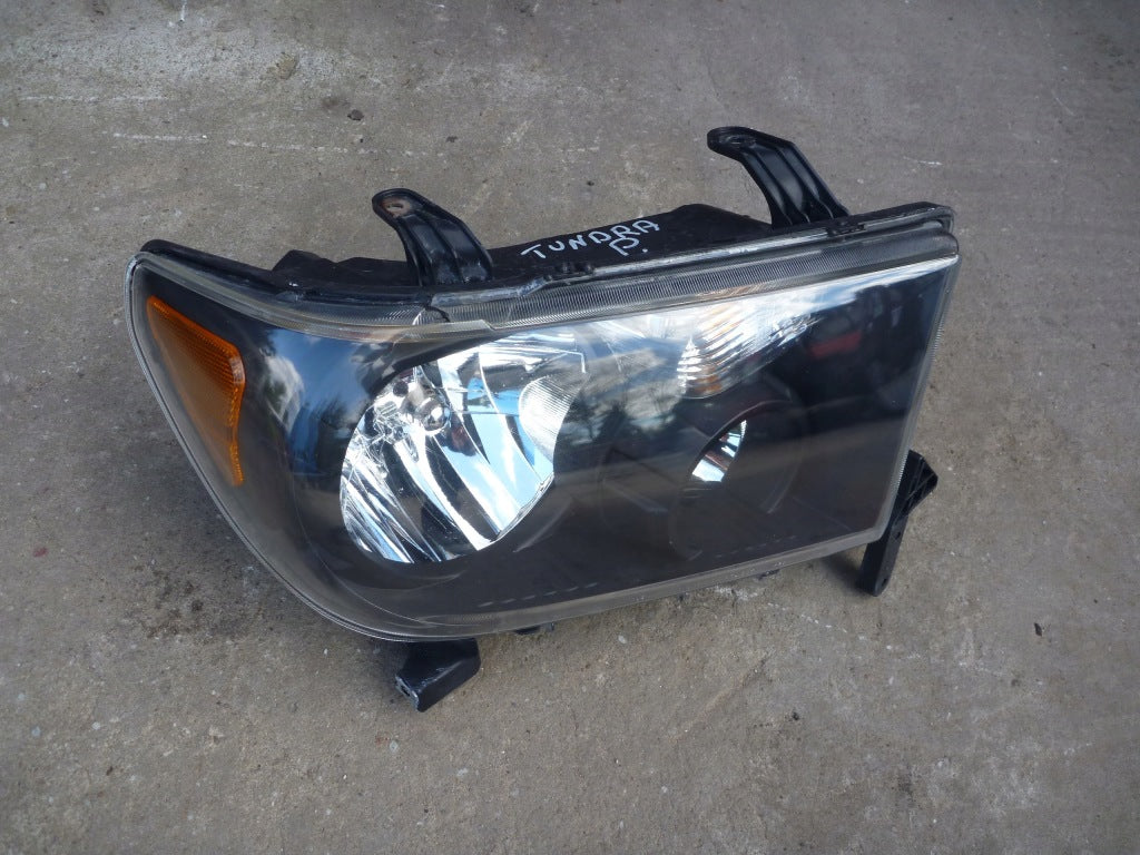 Lampa Przednia Reflektor Toyota Tundra Sequoia 07-