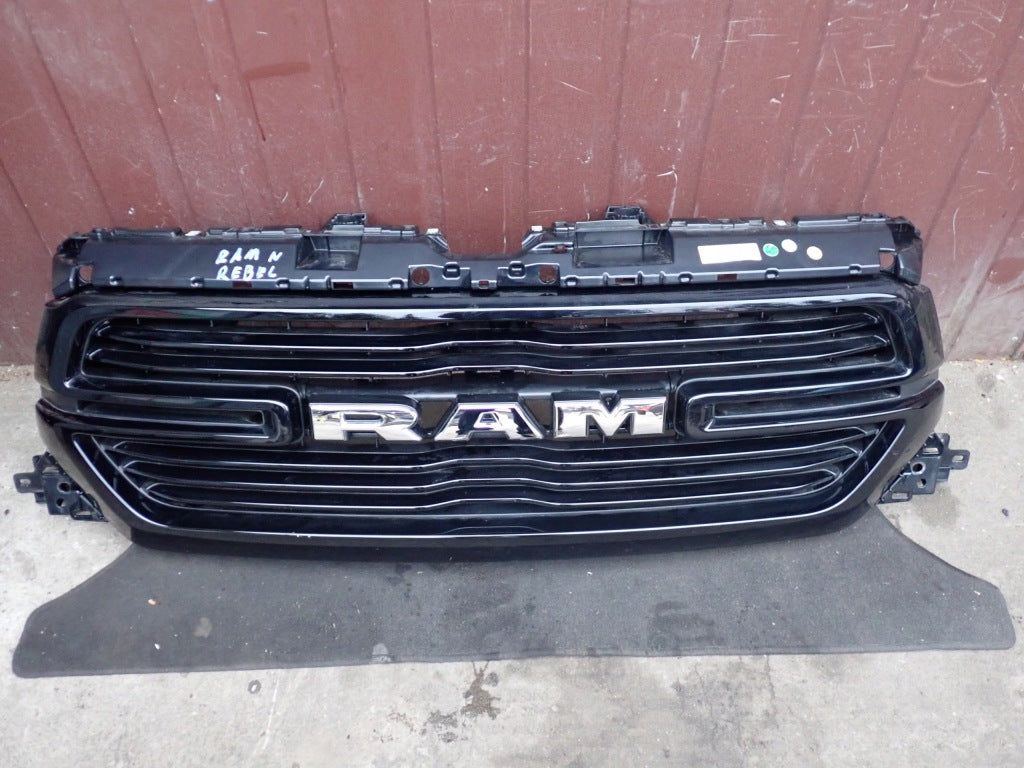 Atrapa Grill Przedni Czarny Dodge RAM V Laramie 2019-