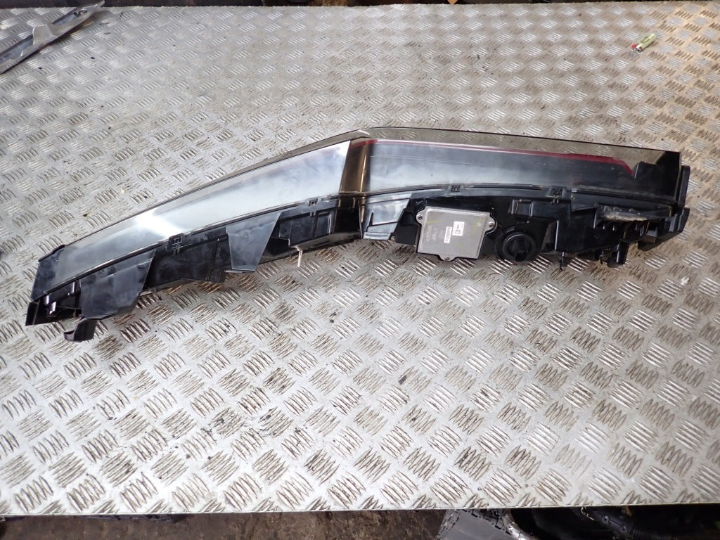 Lampa Prawa Tylna Prawy Tył Cadillac Escalade ESV 2021-