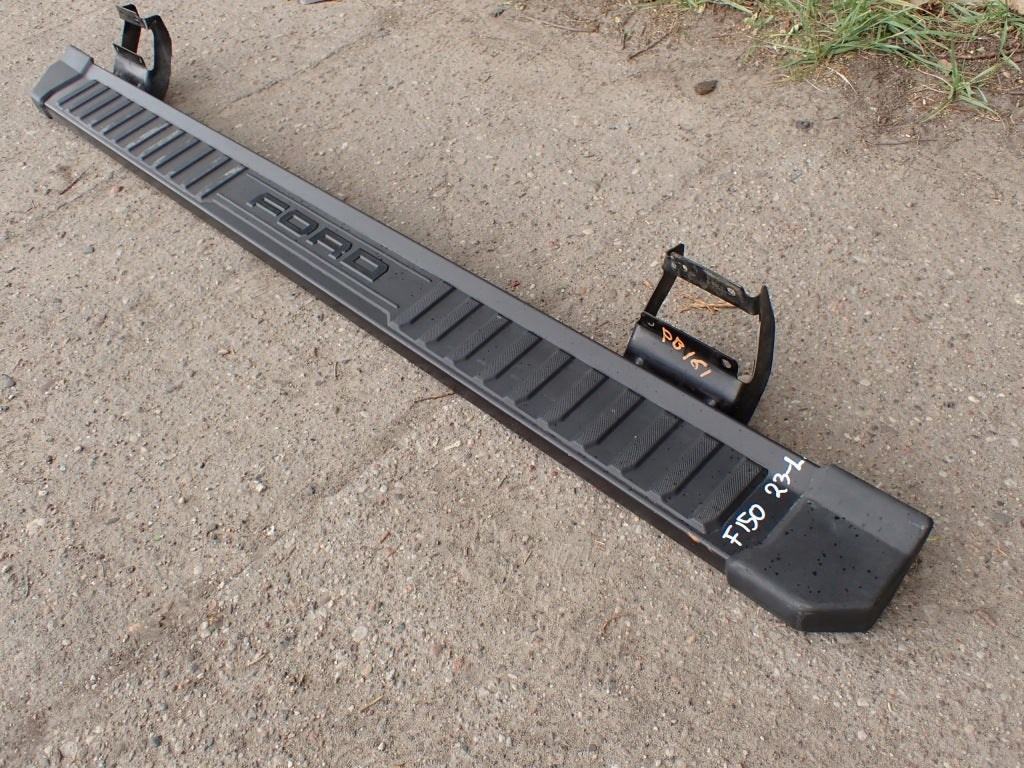 Lewy próg stopnia do Ford F150 Crew Cab 2025, marka Autolandparts, widoczny na zdjęciu.