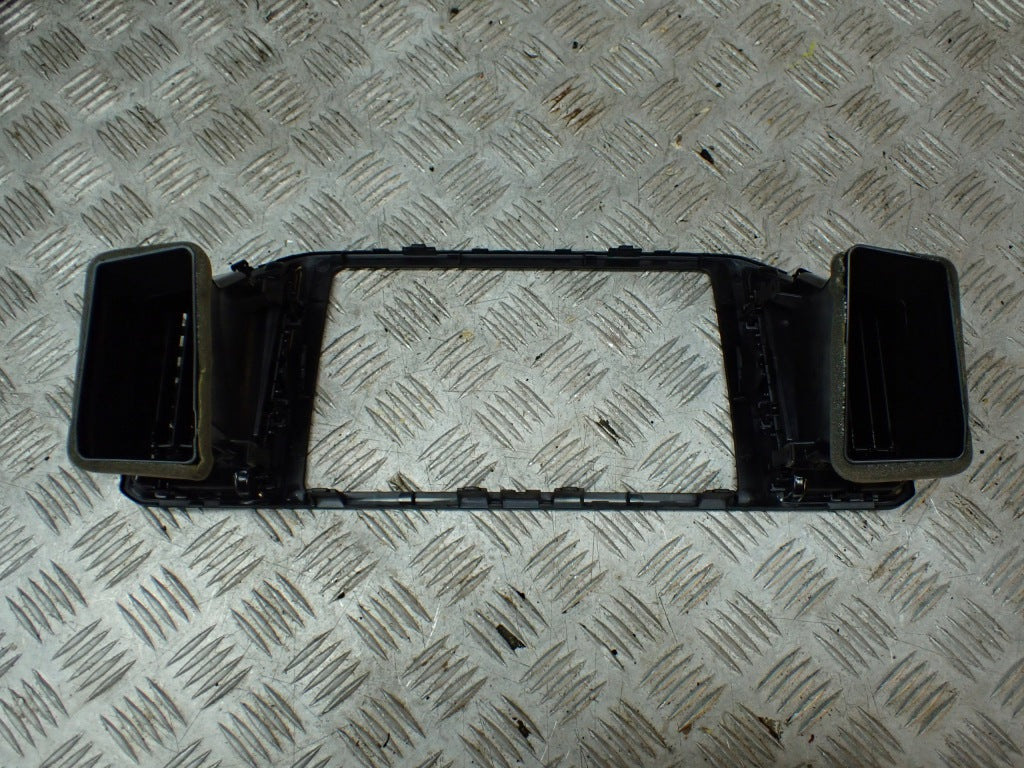 Navigation Frame Radio Vent VW Atlas Cross Sport R-line 2022