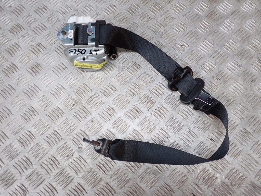 Pas bezpieczeństwa tylny do Ford F350 F250 Super Duty 2021, model 6.2, marki Autolandparts, widoczny z tyłu pojazdu