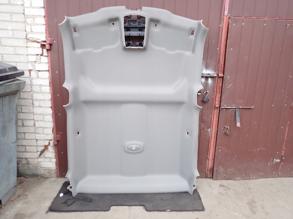 Podsufitka Ford F350 F250 P558 6.2 4x4 2021 od Autolandparts, widok z góry na materiał i wykończenie pojazdu