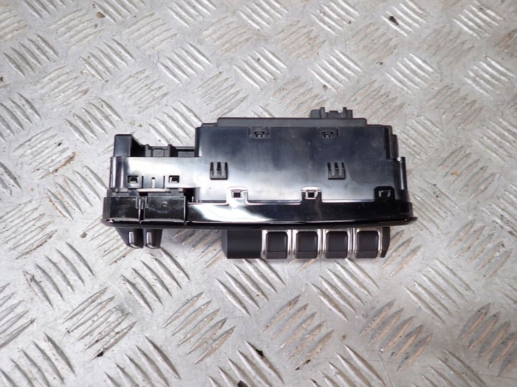 Panel Przełącznik Hamowania Przyczepy Trakcji PDC Dodge Ram V 1500 19-