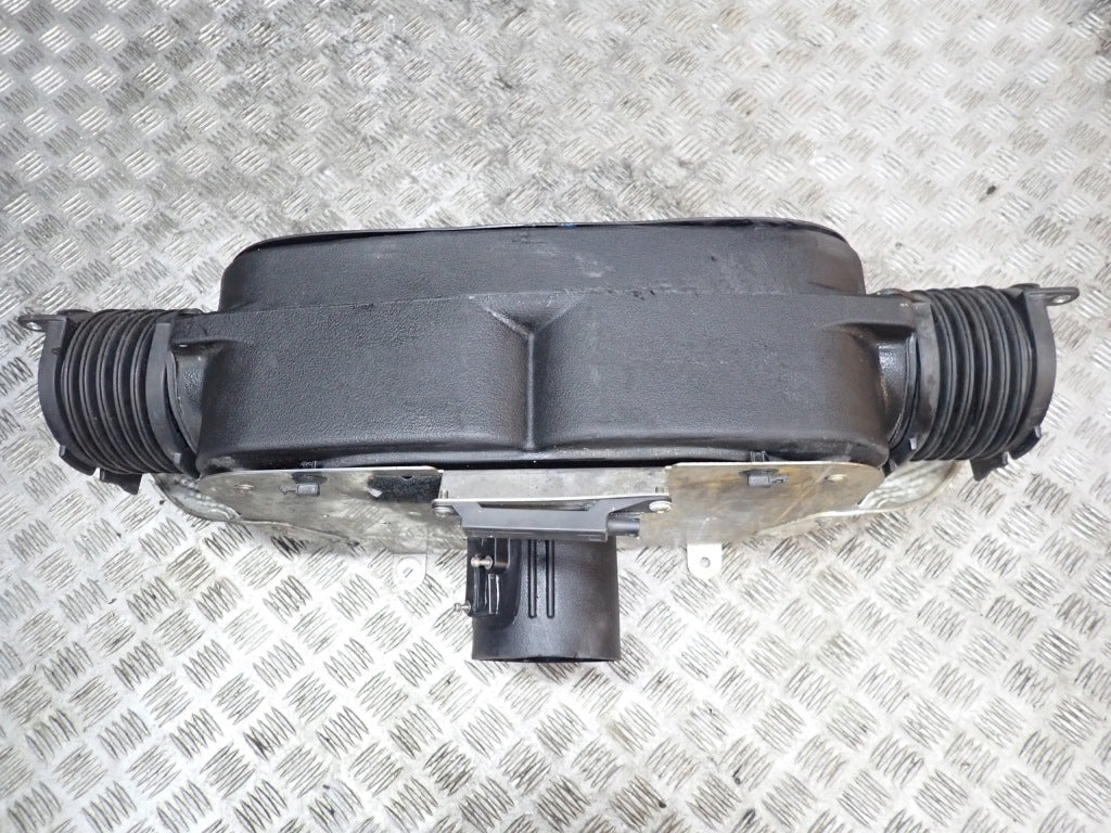Sportowy Dolot Zimnego Powietrza Halltech Hornet Chevrolet Corvette C8 20-