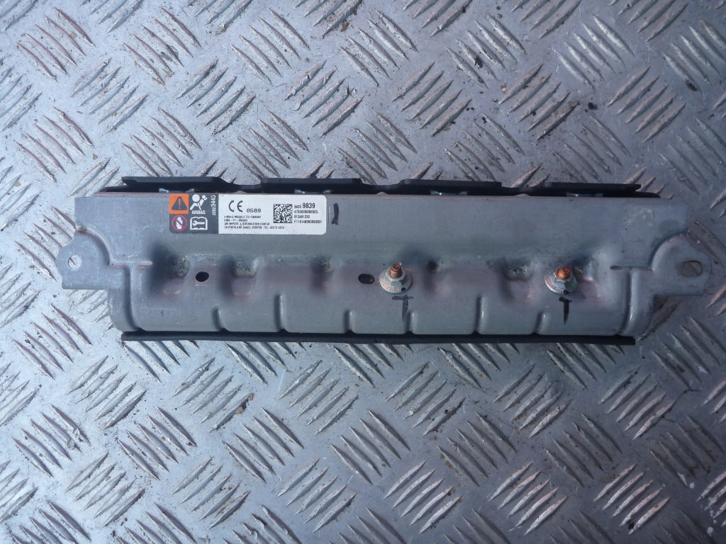 Cadillac XT5 2017 Knee Airbag