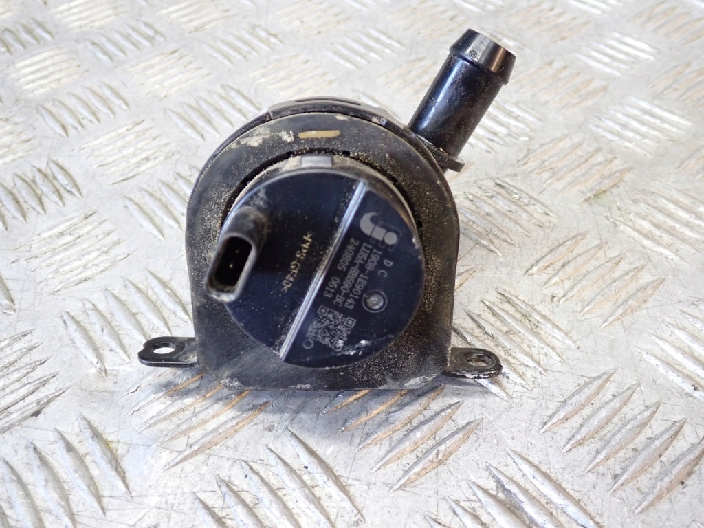 Pompa wody do Ford F150 3.5 2021- na zdjęciu, część marki Autolandparts, widoczna z bliska.