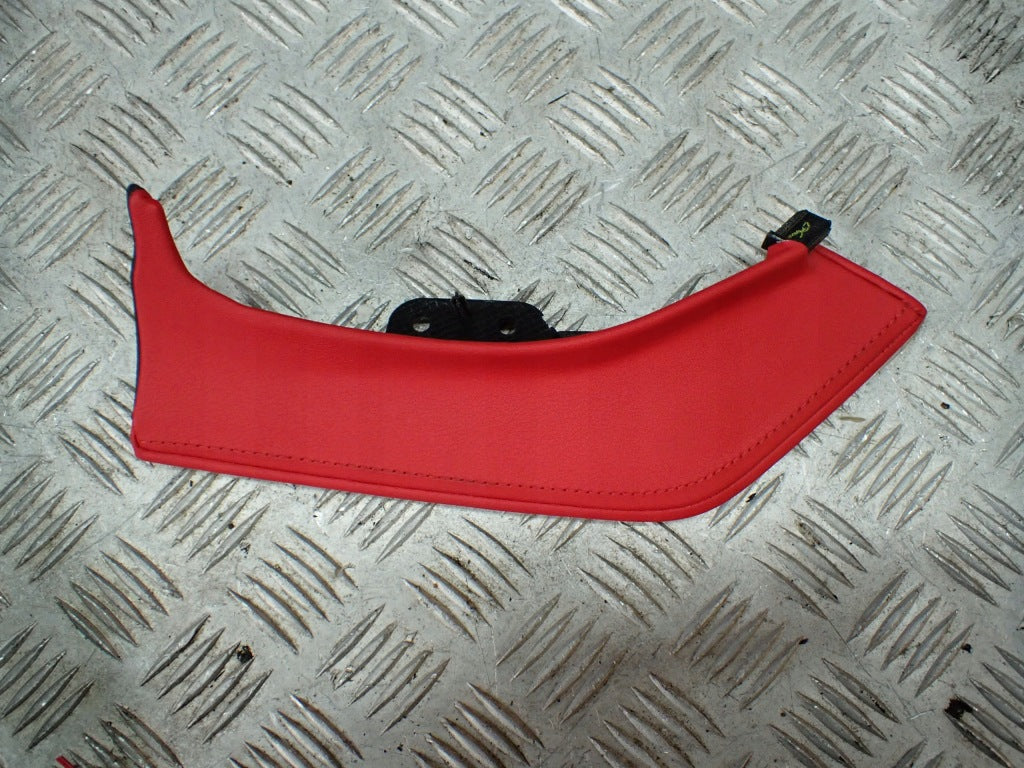 Kokpit Deska Osłona Głośnika Dekor Skóra Panel Chevrolet Corvette C8 2020-