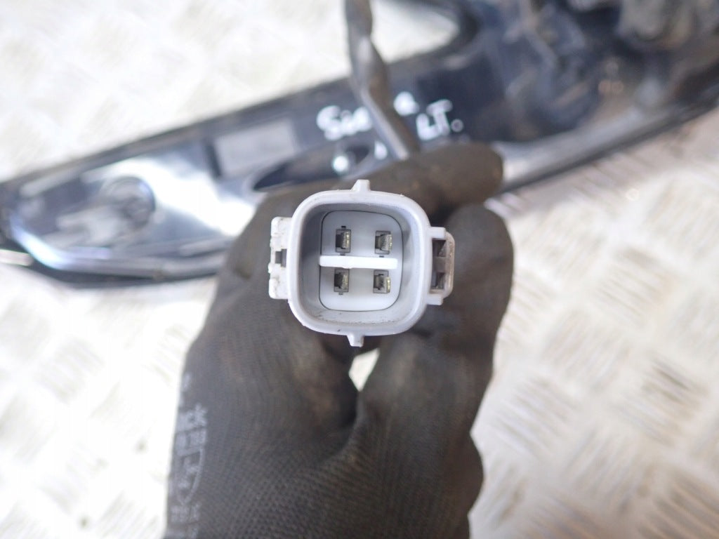 Lampa Tylna Lewa Zewnętrzna Toyota Sienna XL40 2021