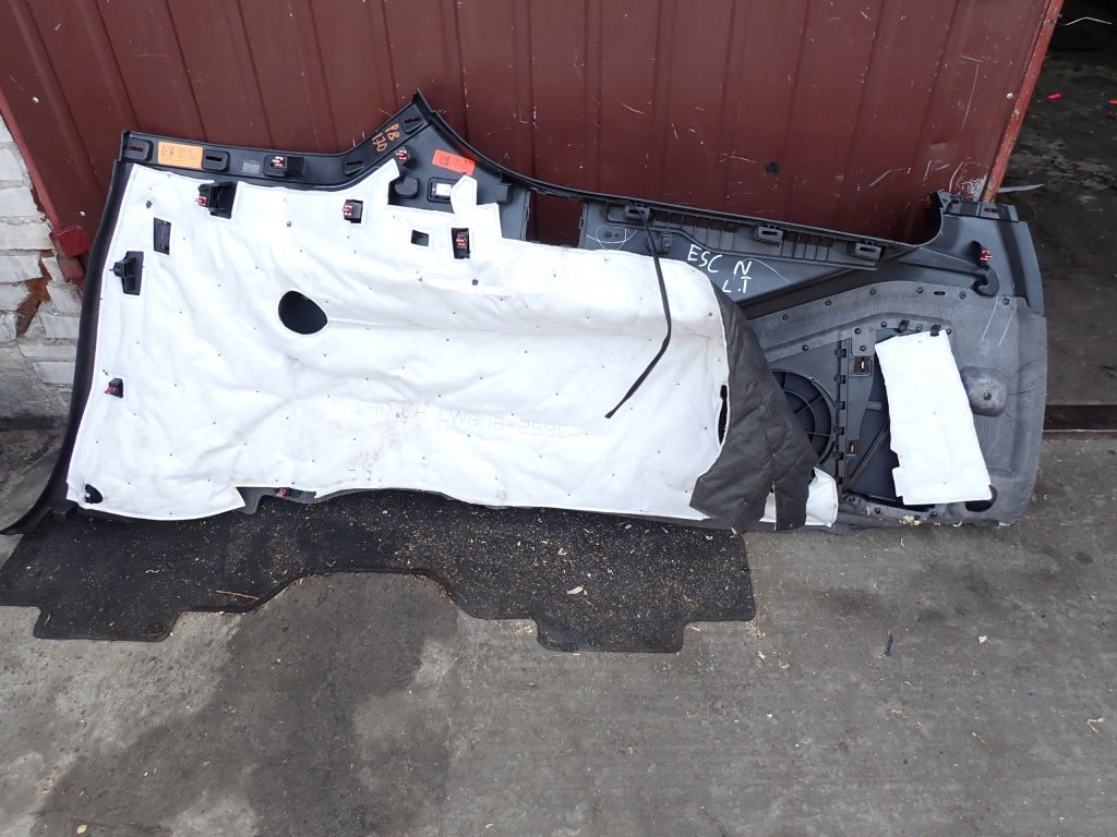 Boczek Bagaznika Lewy Tył Tylny Pasażera Kpl. Cadillac Escalade 2021-