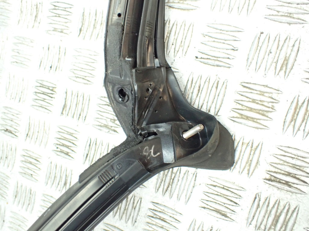 Front Window Frame Seal Chevrolet Corvette C8 2020-