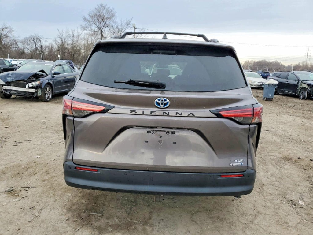 Lampa Tylna Prawa Zewnętrzna Toyota Sienna XL40 2021