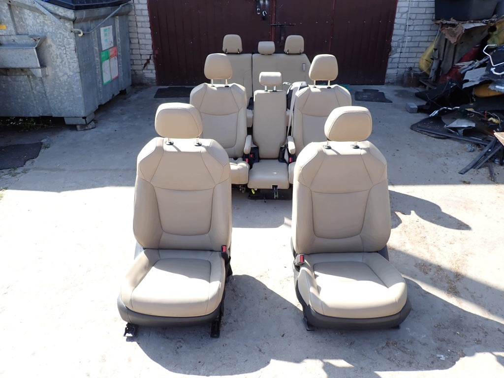 Tapicerka Kpl. Skórzana Fotele Kanapa 7 osób Toyota Sienna XL40 2021