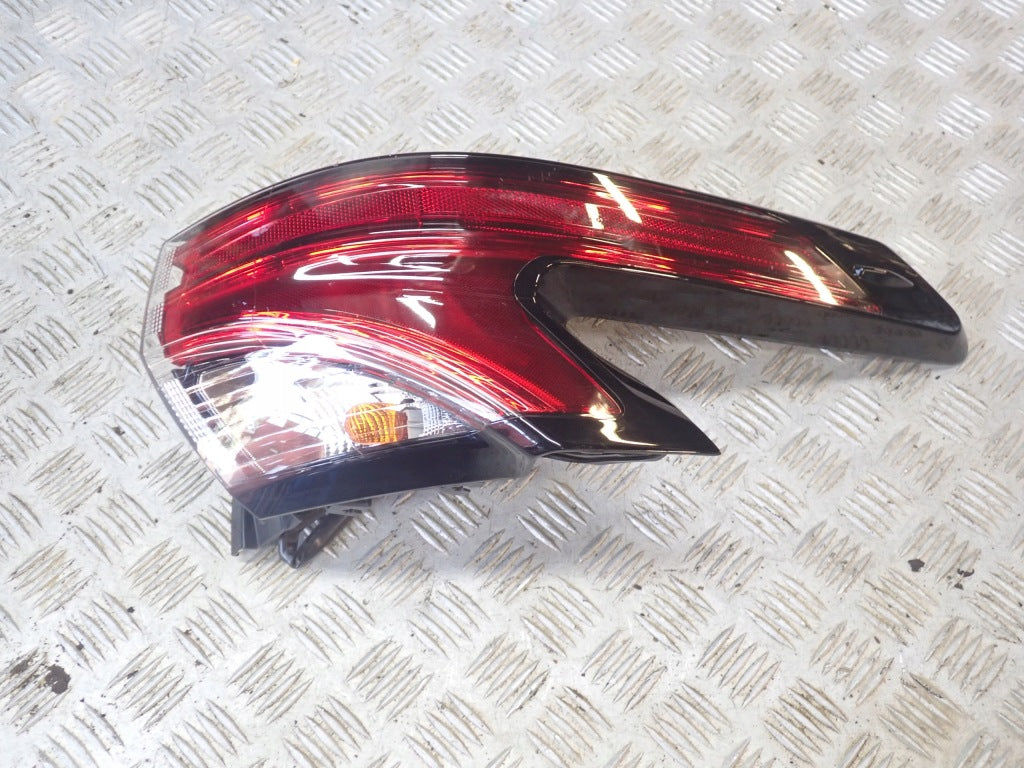 Lampa Tylna Prawa Zewnętrzna Toyota Sienna XL40 2021