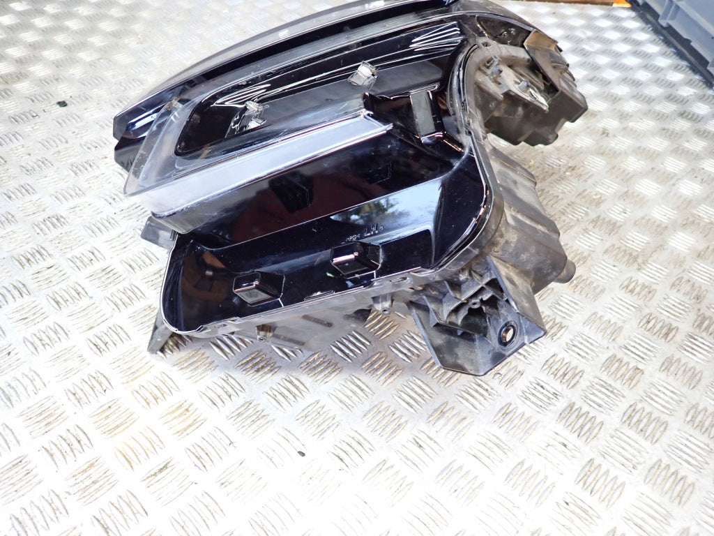Lampa Przednia Lewa Reflektor Lewy Chevrolet Suburban Tahoe 2021-