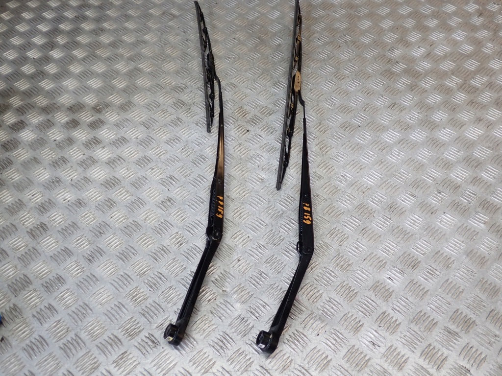 Wiper Arms Blades Kia Carnival LX KA4 2020-