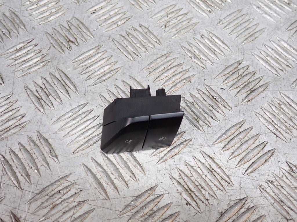 Przyciski i przełącznik kierownicy do Chevrolet Corvette C8 6.2 2020 od Autolandparts, widoczne na zdjęciu.